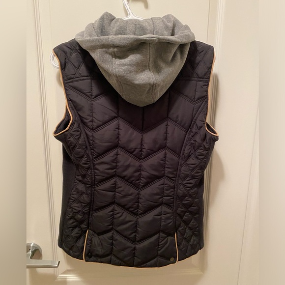 Quilted hooded vest -like new - Picture 2 of 5